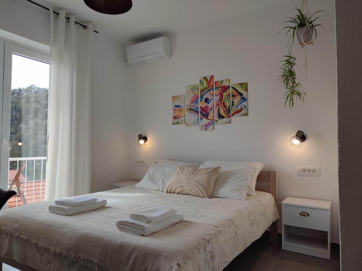 Guest House Vuljan Хвар Екстериор снимка